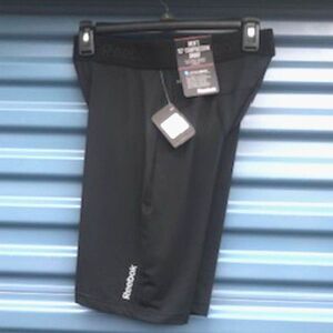 Compression Fitness Shorts Size: Large ..... {42-44} . Reebok 10"